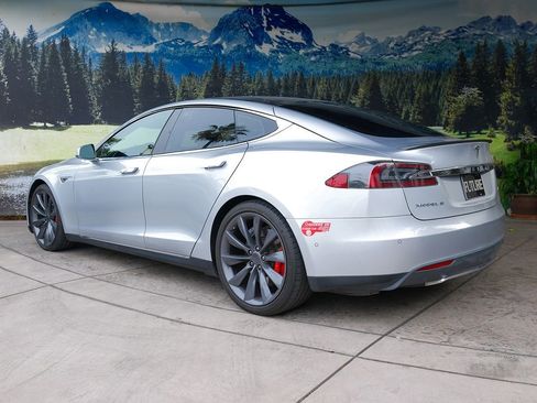 Used 2016 Tesla Model S P90D image 4