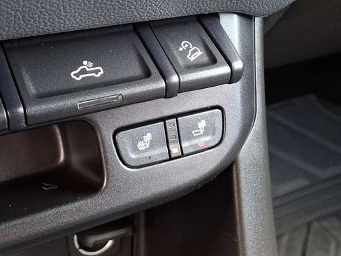 Used 2018 Chevrolet Colorado Z71 AWD/4WD image 23