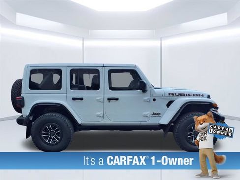 Used 2025 Jeep Wrangler Unlimited Rubicon AWD/4WD image 3