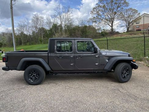 New 2026 Jeep Gladiator Sport AWD/4WD image 6