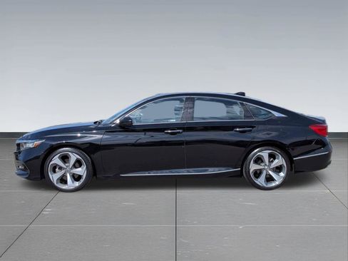 Used 2018 Honda Accord Touring image 2
