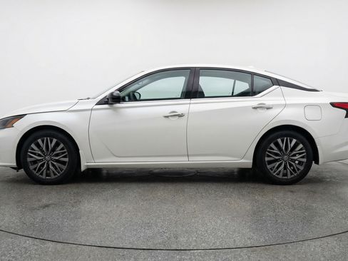Used 2025 Nissan Altima 2.5 SV image 5