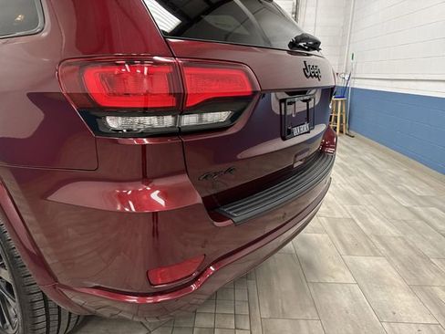 Used 2019 Jeep Grand Cherokee Altitude image 32