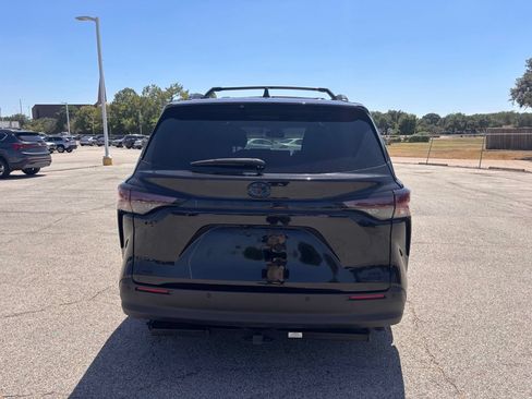 Used 2023 Toyota Sienna XLE Woodland Edition AWD/4WD image 5