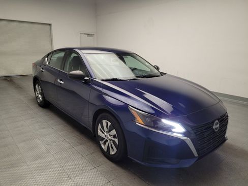 Used 2024 Nissan Altima 2.5 S FWD image 13