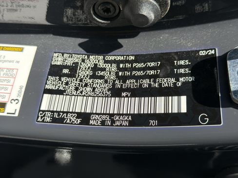 Used 2024 Toyota 4Runner SR5 Premium w/ Moonroof Package AWD/4WD image 31