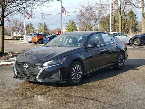 Used 2023 Nissan Altima 2.5 SV image 2
