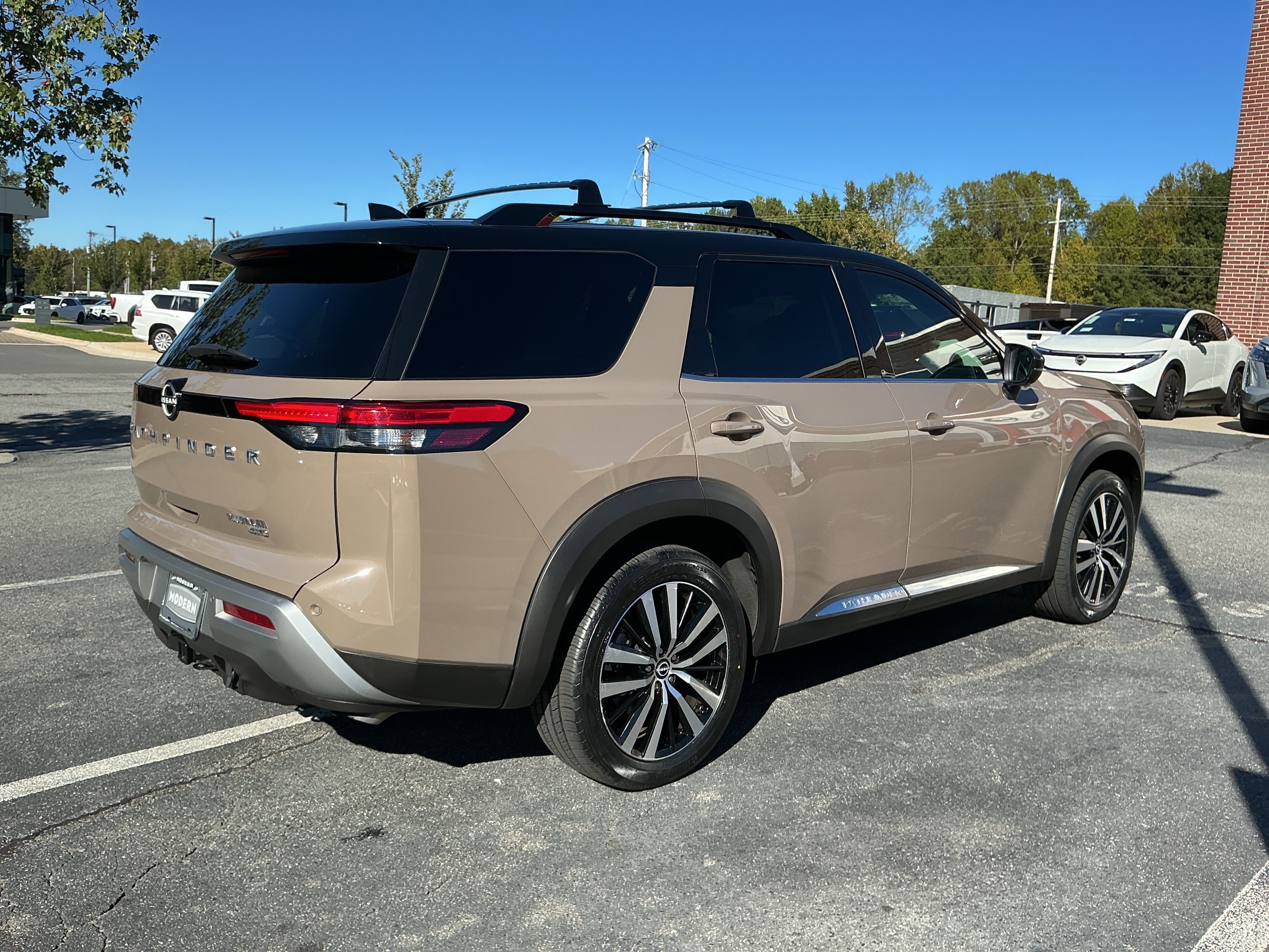 Certified 2023 Nissan Pathfinder Platinum AWD/4WD image 4