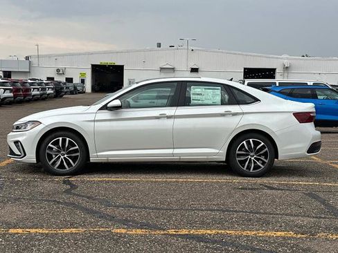 New 2025 Volkswagen Jetta SE image 2