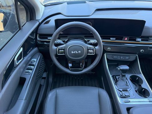 Used 2025 Kia Carnival SX Prestige FWD image 4