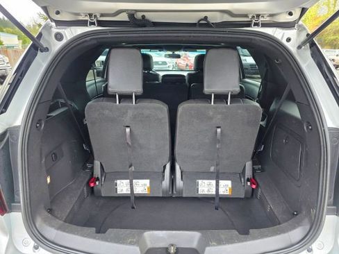 Used 2015 Ford Explorer XLT w/ Equipment Group 202B AWD/4WD image 42