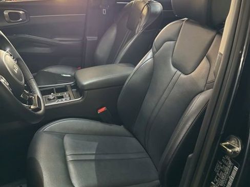 Certified 2025 Kia Sorento S w/ Panoramic Sunroof Package image 5