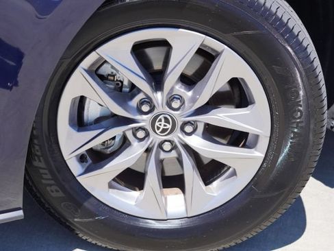 Certified 2026 Toyota Sienna XLE FWD image 12