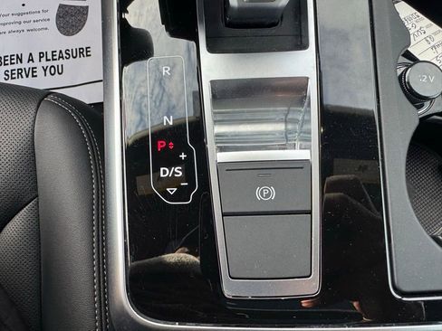 Used 2025 Audi Q8 Premium Plus image 30