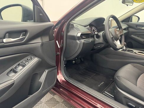 Used 2024 Nissan Altima 2.5 SV image 13