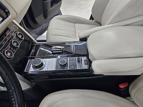 Used 2016 Land Rover Range Rover HSE image 37