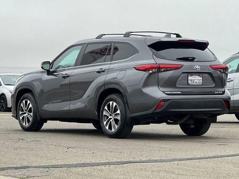 Used 2023 Toyota Highlander XLE image 7