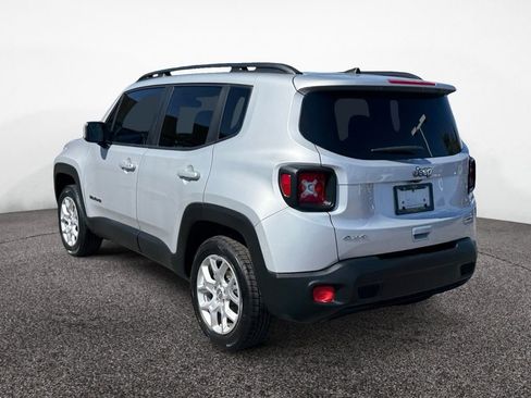 Used 2018 Jeep Renegade Latitude w/ Popular Equipment Group AWD/4WD image 3