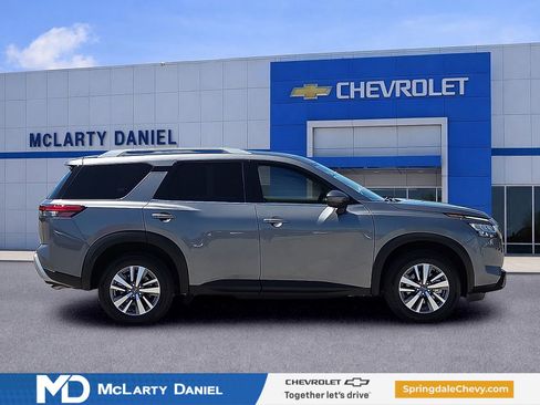 Used 2024 Nissan Pathfinder SL FWD image 6