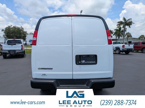 Used 2022 Chevrolet Express 3500 Extended w/ Driver Convenience Package RWD image 4