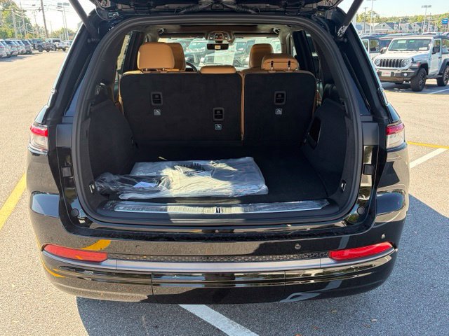 New 2027 Jeep Grand Cherokee Summit AWD/4WD image 5