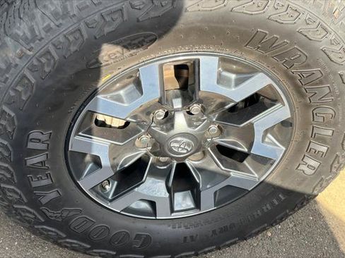 Certified 2019 Toyota Tacoma SR5 RWD image 15