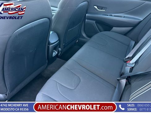 Used 2025 Hyundai Elantra SEL FWD image 15