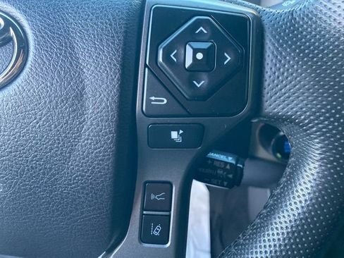 Certified 2021 Toyota Tacoma TRD Off-Road image 29