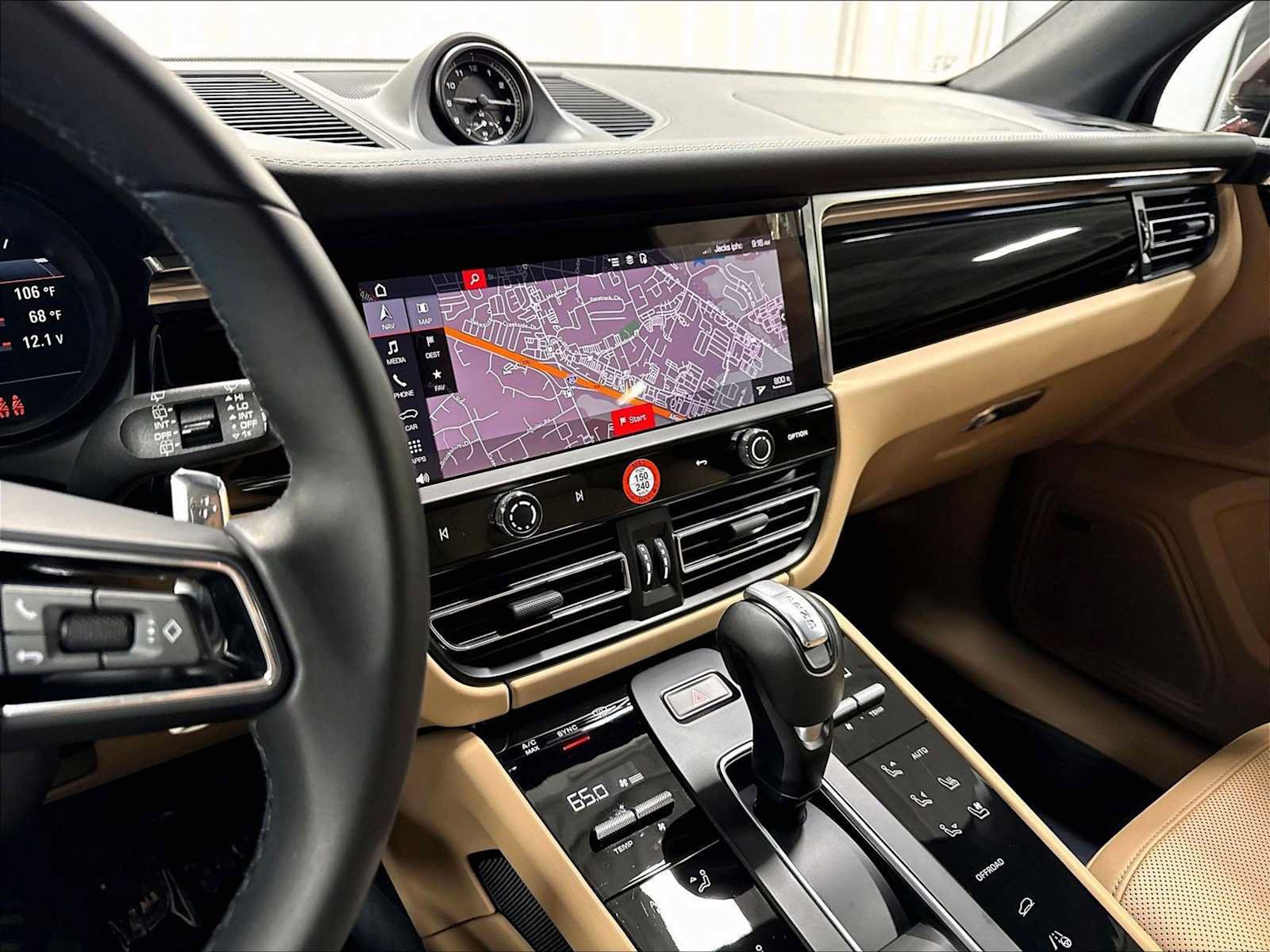 Used 2026 Porsche Macan AWD/4WD image 18