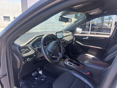 Used 2024 Ford Escape ST-Line AWD/4WD image 3