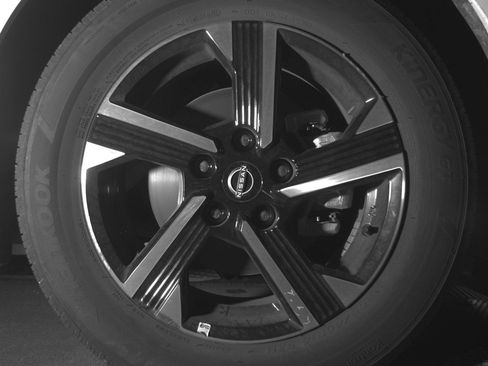 Used 2025 Nissan Sentra SV image 13