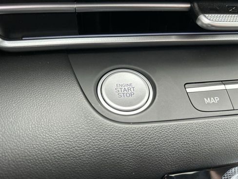 New 2025 Hyundai Elantra SEL image 29