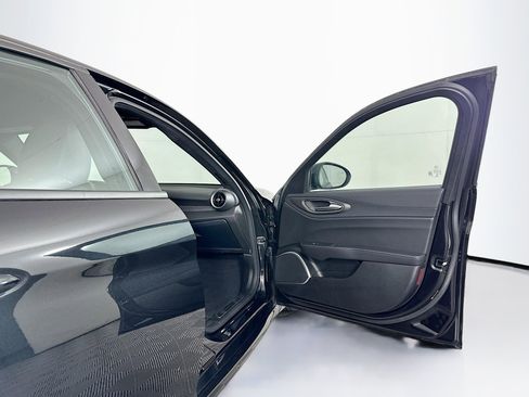 Used 2022 Alfa Romeo Giulia Ti image 33