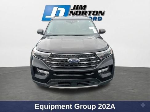 Used 2023 Ford Explorer XLT w/ Equipment Group 202A AWD/4WD image 3