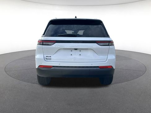 New 2026 Jeep Grand Cherokee Altitude image 4