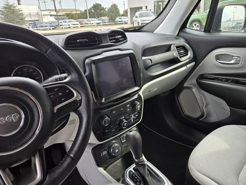 Used 2022 Jeep Renegade Latitude w/ Convenience Group image 12