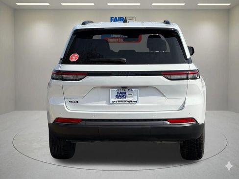 New 2026 Jeep Grand Cherokee Altitude AWD/4WD image 7