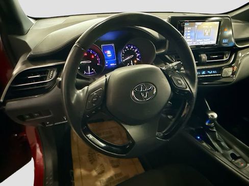 Used 2018 Toyota C-HR XLE image 12