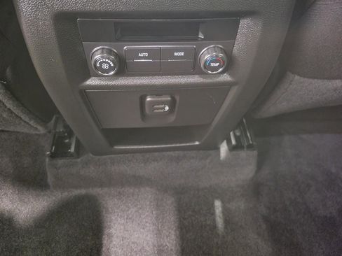 Used 2023 Chevrolet Traverse LT image 22