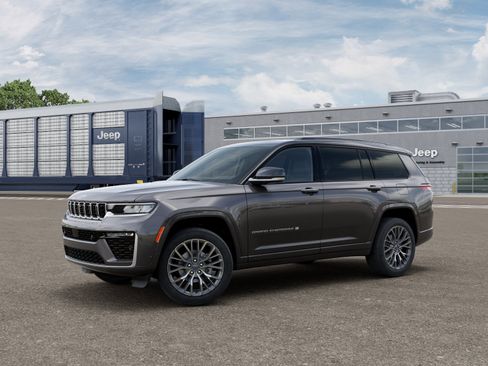 New 2026 Jeep Grand Cherokee L Summit w/ Advanced Protech Group IV AWD/4WD image 2