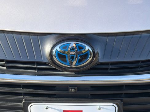 Used 2021 Toyota Venza Limited image 47