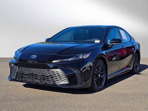 Used 2025 Toyota Camry SE image 7