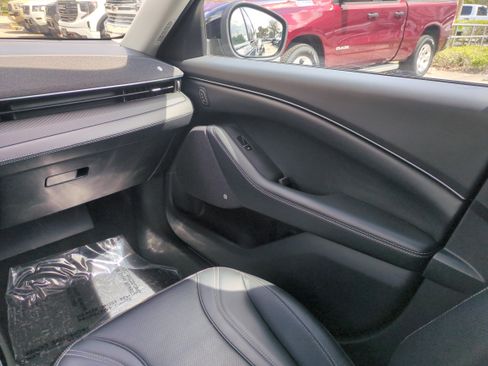 Used 2023 Ford Mustang Mach-E Premium image 18