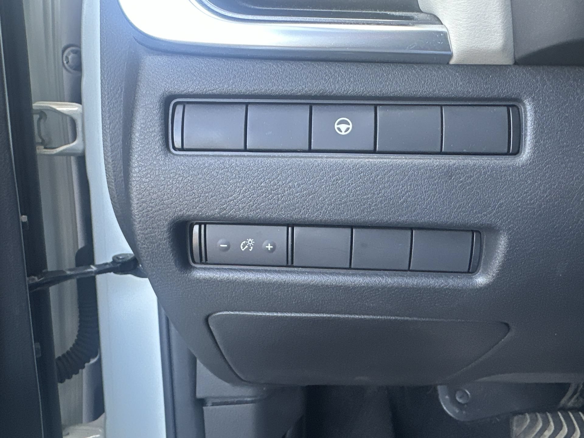Used 2021 Nissan Rogue SV AWD/4WD image 18