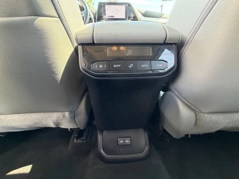 Used 2023 Toyota Highlander XLE AWD/4WD image 34