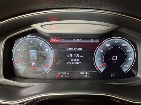 Used 2023 Audi Q8 Prestige AWD/4WD image 31