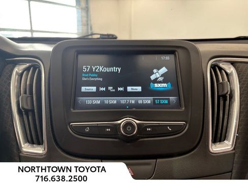 Used 2018 Chevrolet Malibu LT image 9