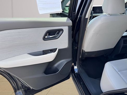 Used 2023 Nissan Rogue SV image 27