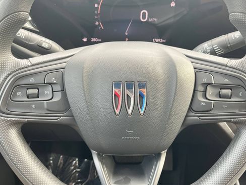 Used 2025 Buick Envista Preferred FWD image 27