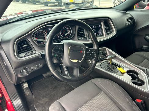 Used 2019 Dodge Challenger SXT RWD image 6